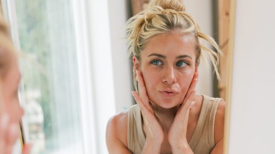 Hair Routine for Thinning Hair: The Full Inside-Out Stack (Supplements, Tools, and Order)