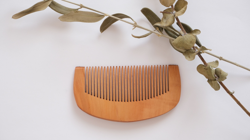Wide Tooth Comb vs Detangling Brush: Which One Is Better for Fine or Thinning Hair?